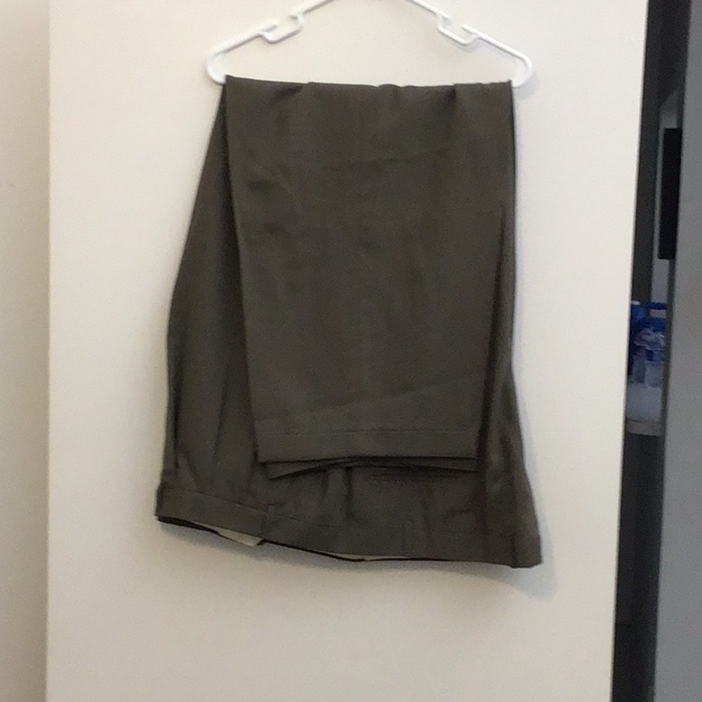 Mens big and tall dress pants. Very good condition. Darker tan in color